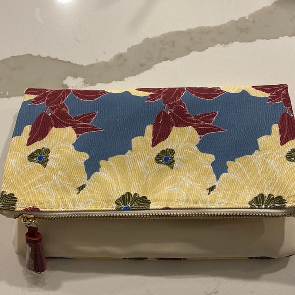 Flower printed clutch - Picture 1 of 5